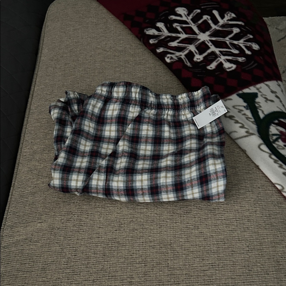 NWT Men’s Old Navy Multicolor Plaid lounge pants.